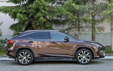 Lexus RX IV рестайлинг, 2017 год, 2 999 999 рублей, 10 фотография