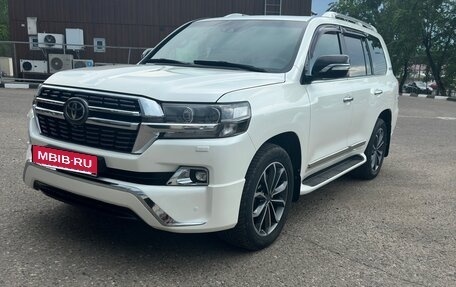 Toyota Land Cruiser 200, 2017 год, 6 100 000 рублей, 2 фотография