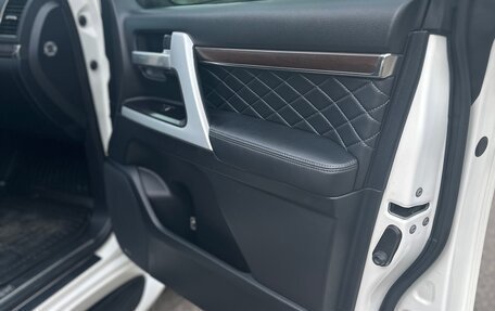 Toyota Land Cruiser 200, 2017 год, 6 100 000 рублей, 17 фотография