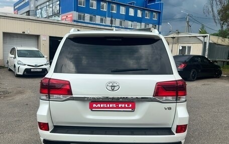 Toyota Land Cruiser 200, 2017 год, 6 100 000 рублей, 8 фотография