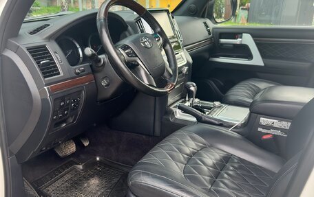 Toyota Land Cruiser 200, 2017 год, 6 100 000 рублей, 22 фотография