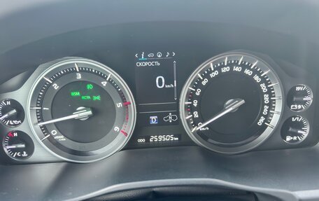 Toyota Land Cruiser 200, 2017 год, 6 100 000 рублей, 26 фотография