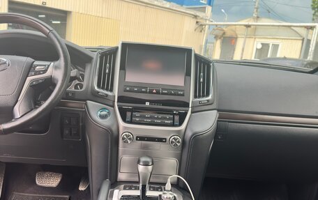 Toyota Land Cruiser 200, 2017 год, 6 100 000 рублей, 23 фотография