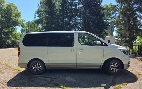 Hyundai H-1 II рестайлинг, 2019 год, 3 100 000 рублей, 4 фотография