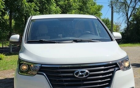Hyundai H-1 II рестайлинг, 2019 год, 3 100 000 рублей, 2 фотография