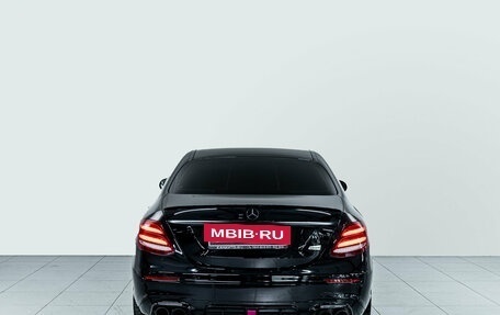 Mercedes-Benz E-Класс, 2019 год, 3 490 000 рублей, 5 фотография
