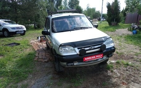 Chevrolet Niva I рестайлинг, 2004 год, 150 000 рублей, 1 фотография