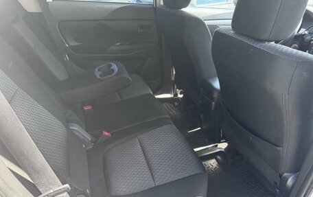 Mitsubishi Outlander III рестайлинг 3, 2013 год, 1 280 000 рублей, 14 фотография