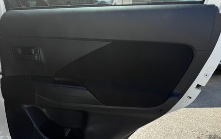Mitsubishi Outlander III рестайлинг 3, 2013 год, 1 280 000 рублей, 13 фотография