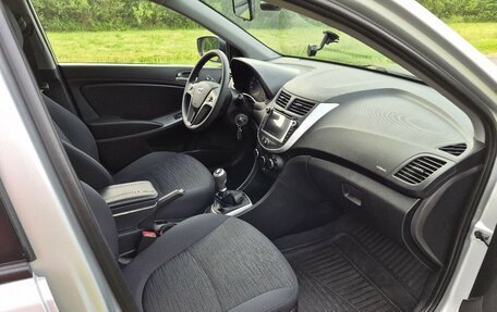 Hyundai Solaris II рестайлинг, 2015 год, 850 000 рублей, 9 фотография