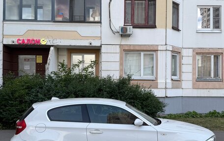 BMW 1 серия, 2008 год, 800 000 рублей, 2 фотография