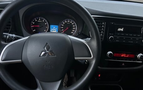 Mitsubishi Outlander III рестайлинг 3, 2020 год, 2 350 000 рублей, 5 фотография