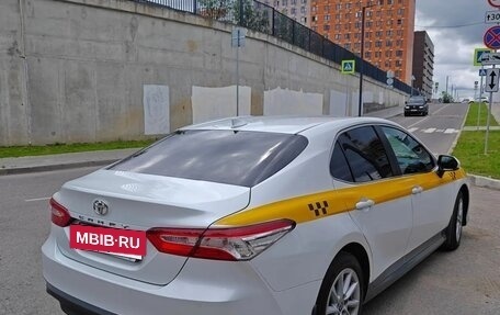 Toyota Camry, 2022 год, 3 100 000 рублей, 5 фотография