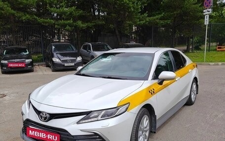 Toyota Camry, 2022 год, 3 100 000 рублей, 2 фотография