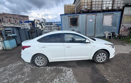Hyundai Solaris II рестайлинг, 2018 год, 650 000 рублей, 3 фотография