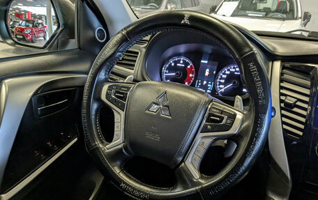 Mitsubishi Pajero Sport III рестайлинг, 2018 год, 2 990 000 рублей, 15 фотография