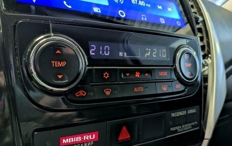 Mitsubishi Pajero Sport III рестайлинг, 2018 год, 2 990 000 рублей, 11 фотография
