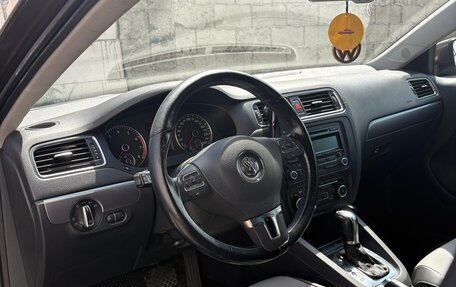 Volkswagen Jetta VI, 2011 год, 915 000 рублей, 5 фотография