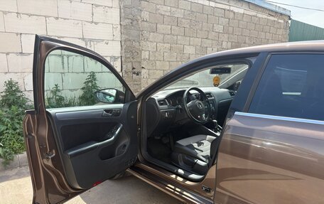 Volkswagen Jetta VI, 2011 год, 915 000 рублей, 8 фотография