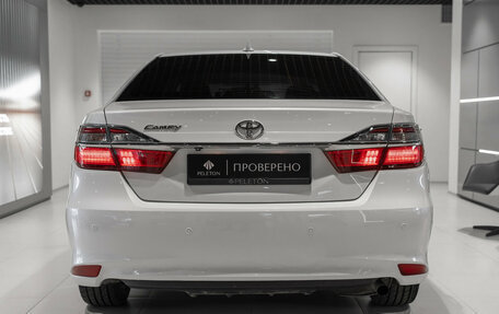 Toyota Camry, 2017 год, 1 890 000 рублей, 6 фотография