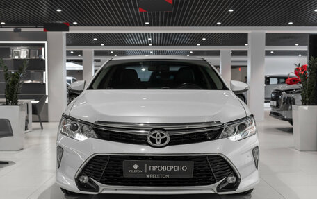 Toyota Camry, 2017 год, 1 890 000 рублей, 3 фотография