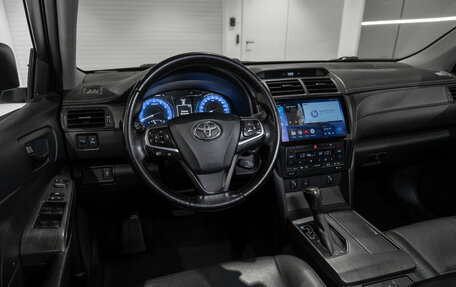 Toyota Camry, 2017 год, 1 890 000 рублей, 7 фотография