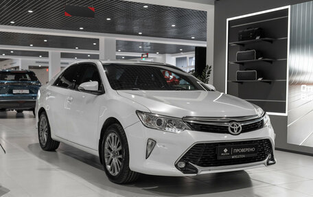 Toyota Camry, 2017 год, 1 890 000 рублей, 2 фотография