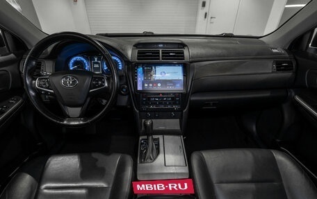 Toyota Camry, 2017 год, 1 890 000 рублей, 8 фотография