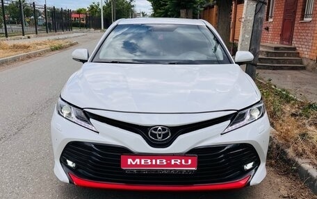 Toyota Camry, 2019 год, 1 950 000 рублей, 1 фотография