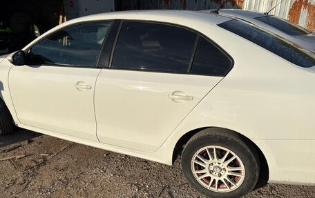 Volkswagen Jetta VI, 2015 год, 740 000 рублей, 2 фотография