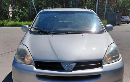 Toyota Sienna II рестайлинг, 2004 год, 1 200 000 рублей, 2 фотография