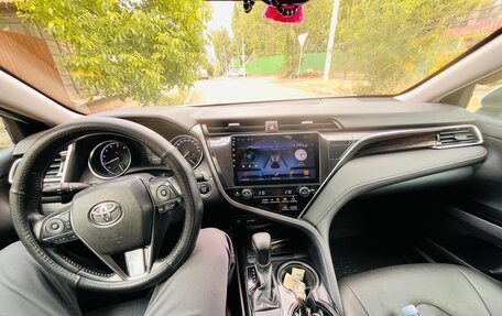 Toyota Camry, 2019 год, 1 950 000 рублей, 9 фотография