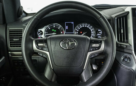 Toyota Land Cruiser 200, 2018 год, 6 899 000 рублей, 12 фотография