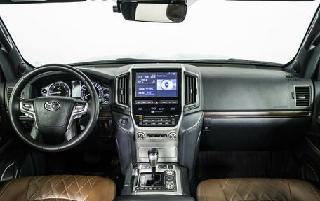 Toyota Land Cruiser 200, 2018 год, 6 899 000 рублей, 14 фотография
