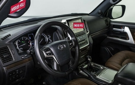 Toyota Land Cruiser 200, 2018 год, 6 899 000 рублей, 11 фотография
