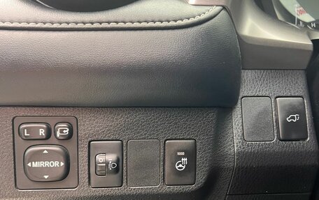Toyota RAV4, 2017 год, 2 600 000 рублей, 9 фотография