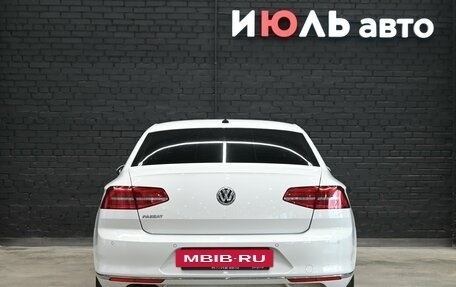 Volkswagen Passat B8 рестайлинг, 2018 год, 1 825 000 рублей, 5 фотография