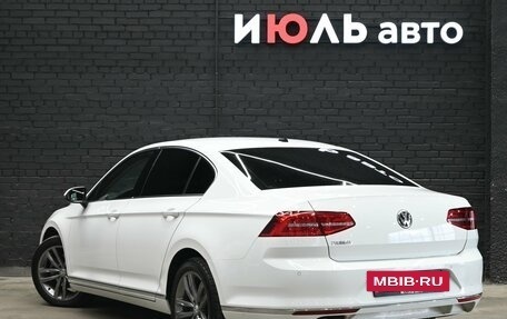 Volkswagen Passat B8 рестайлинг, 2018 год, 1 825 000 рублей, 4 фотография
