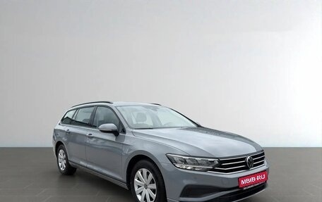 Volkswagen Passat B8 рестайлинг, 2023 год, 2 175 000 рублей, 1 фотография