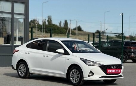 Hyundai Solaris II рестайлинг, 2021 год, 1 220 000 рублей, 5 фотография