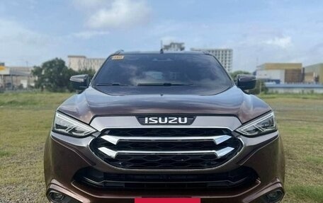 Isuzu MU-X, 2024 год, 3 300 000 рублей, 2 фотография