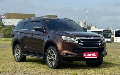 Isuzu MU-X, 2024 год, 3 300 000 рублей, 3 фотография