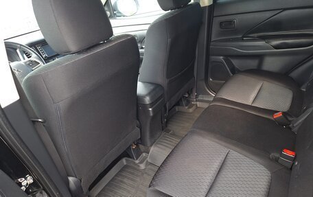 Mitsubishi Outlander III рестайлинг 3, 2015 год, 1 430 000 рублей, 8 фотография