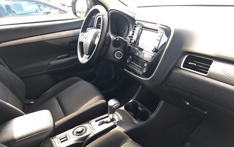Mitsubishi Outlander III рестайлинг 3, 2015 год, 1 430 000 рублей, 6 фотография