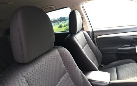 Mitsubishi Outlander III рестайлинг 3, 2015 год, 1 430 000 рублей, 9 фотография