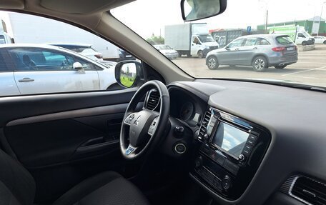 Mitsubishi Outlander III рестайлинг 3, 2015 год, 1 430 000 рублей, 7 фотография
