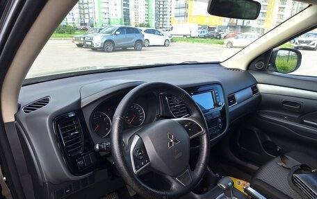 Mitsubishi Outlander III рестайлинг 3, 2015 год, 1 430 000 рублей, 5 фотография