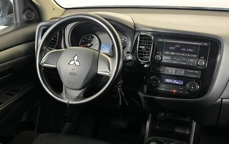 Mitsubishi Outlander III рестайлинг 3, 2013 год, 1 200 000 рублей, 12 фотография