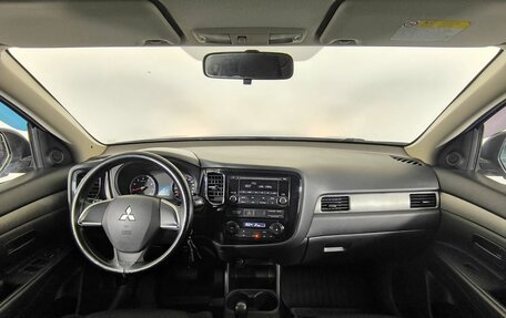 Mitsubishi Outlander III рестайлинг 3, 2013 год, 1 200 000 рублей, 11 фотография