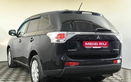 Mitsubishi Outlander III рестайлинг 3, 2013 год, 1 200 000 рублей, 6 фотография